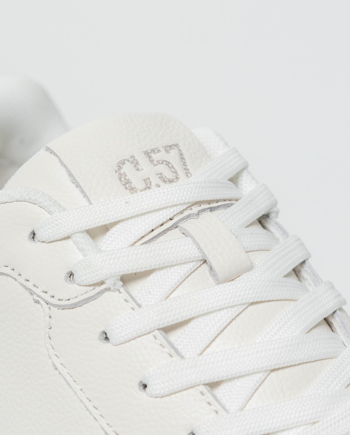 Men's Low-Top Basketball Style Sneakers with Monochromatic Tonal Design 63_062G009_BLA110601_5