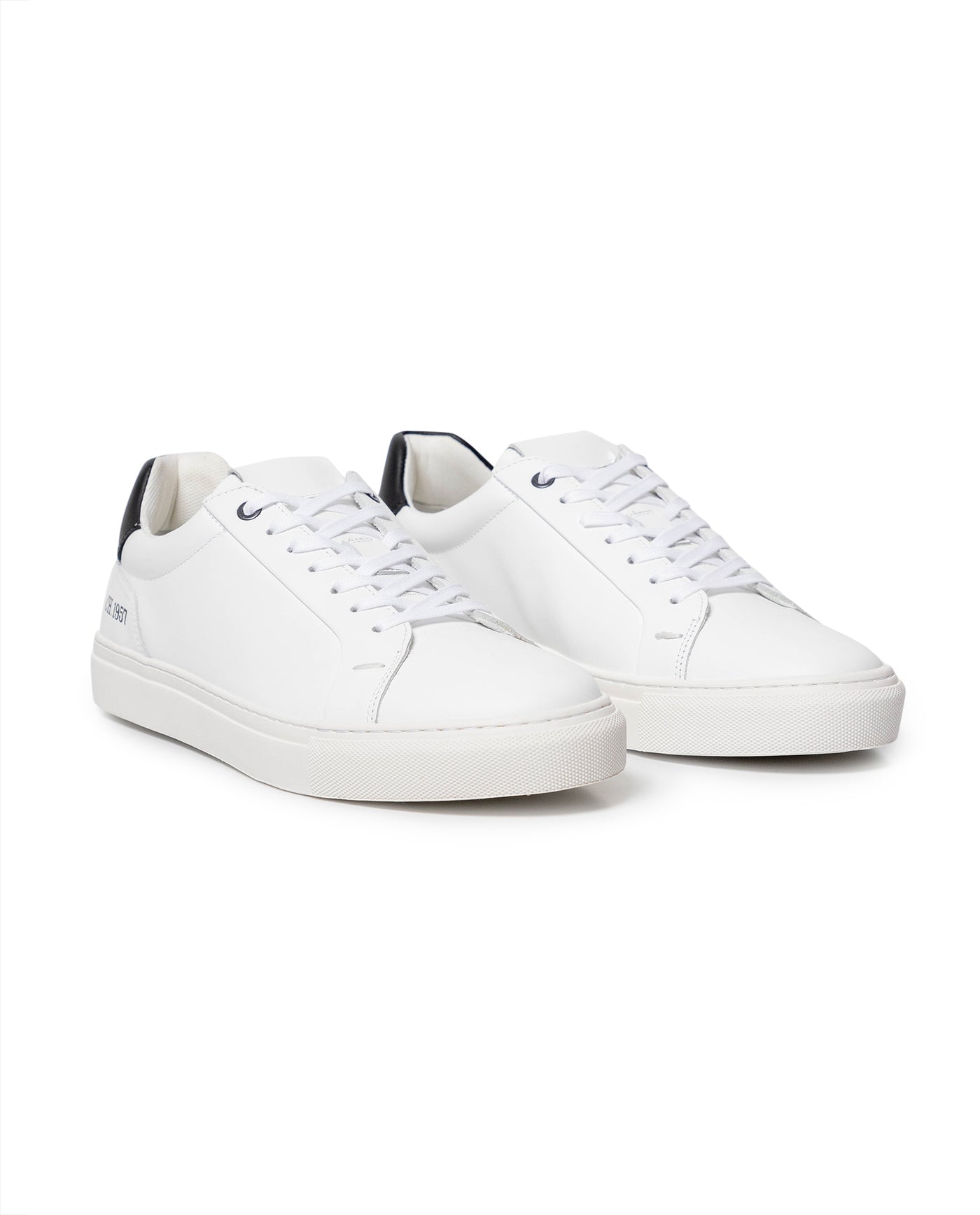 Men's Minimalist Leather Sneakers 63_069G010_BLA110601_0