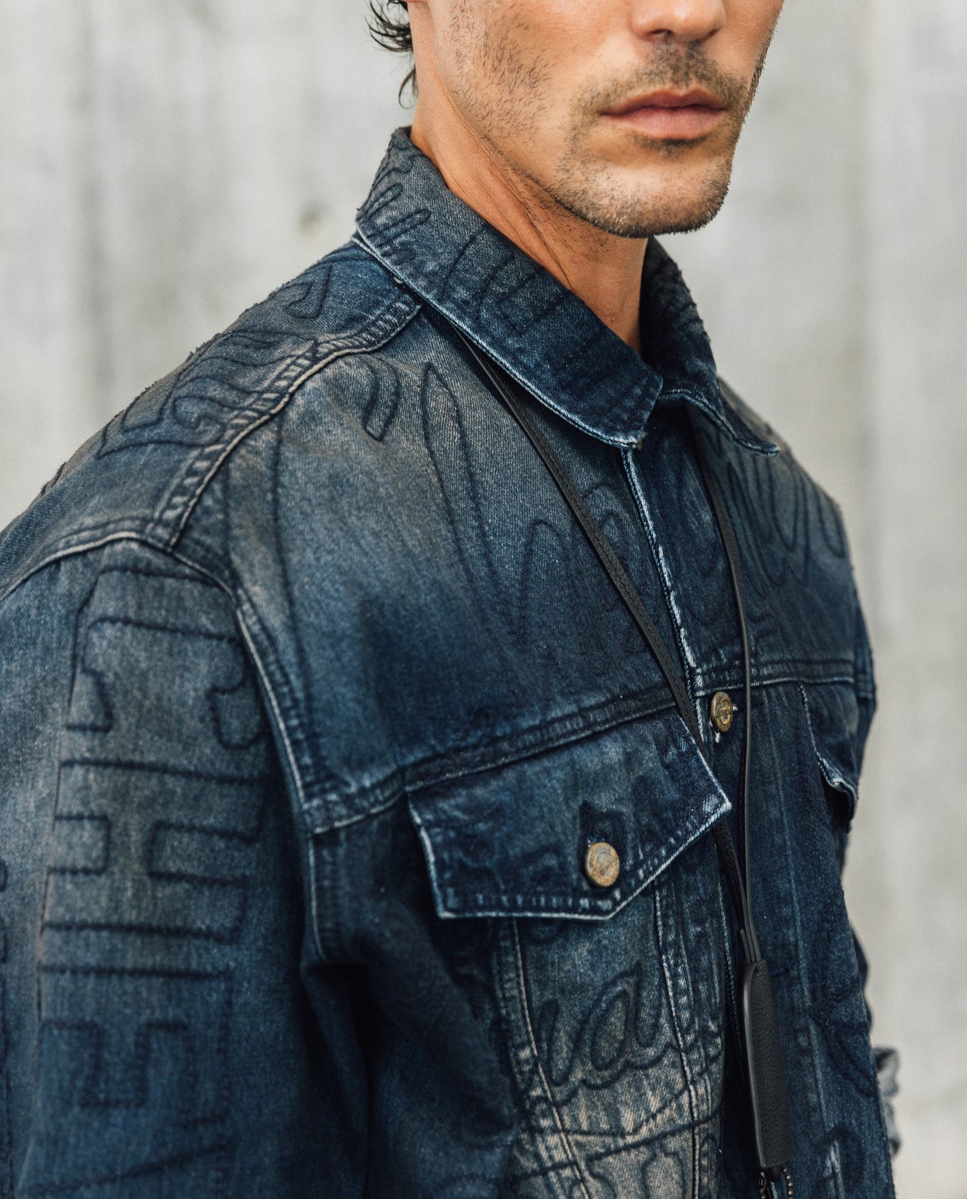 Mens Embroidered Denim Trucker Jacket - Special Collection - Blue 63_322H201_AZU194052_6