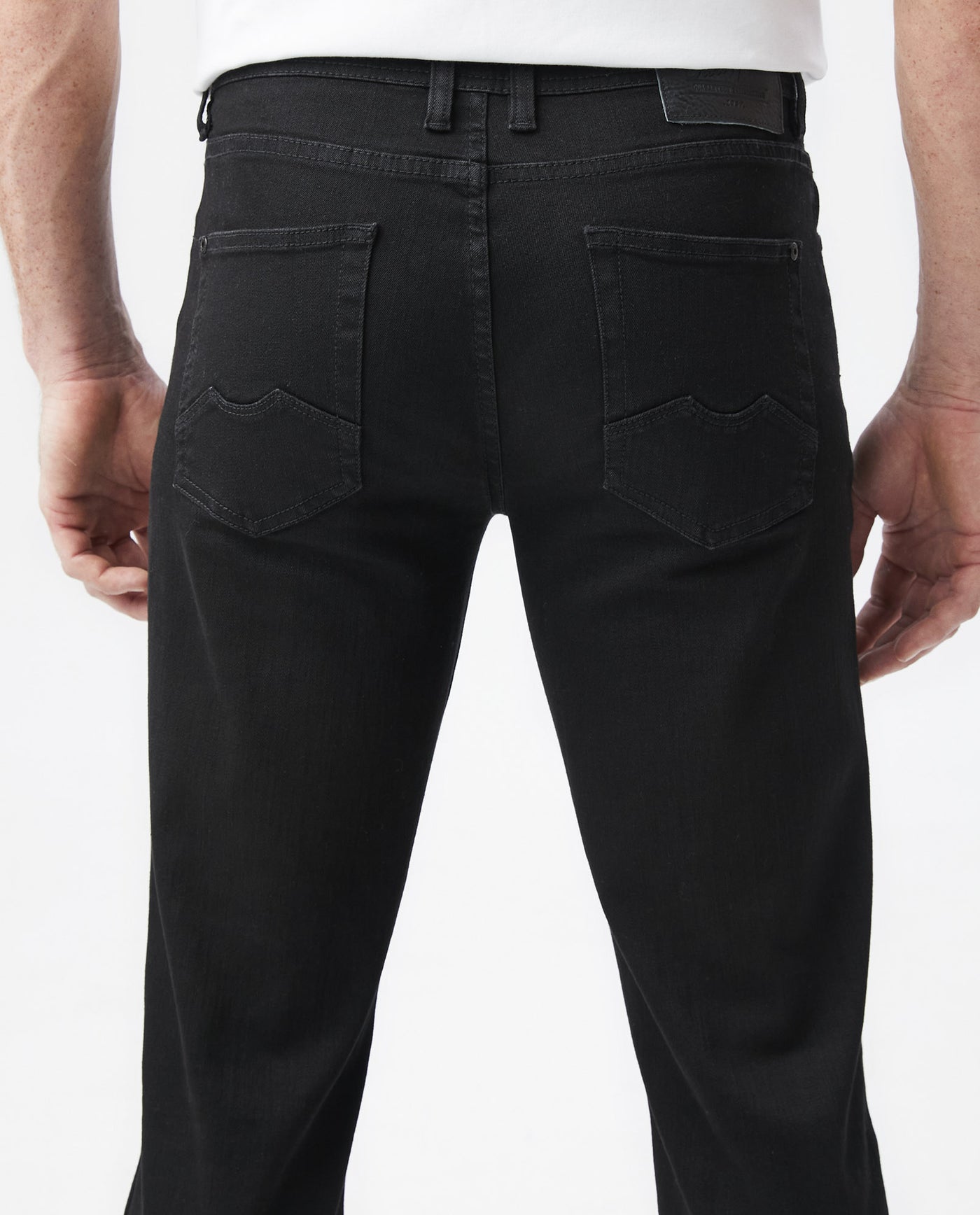 Men´s Straight Fit Jean - Black 63_330E003_NEG193909_6