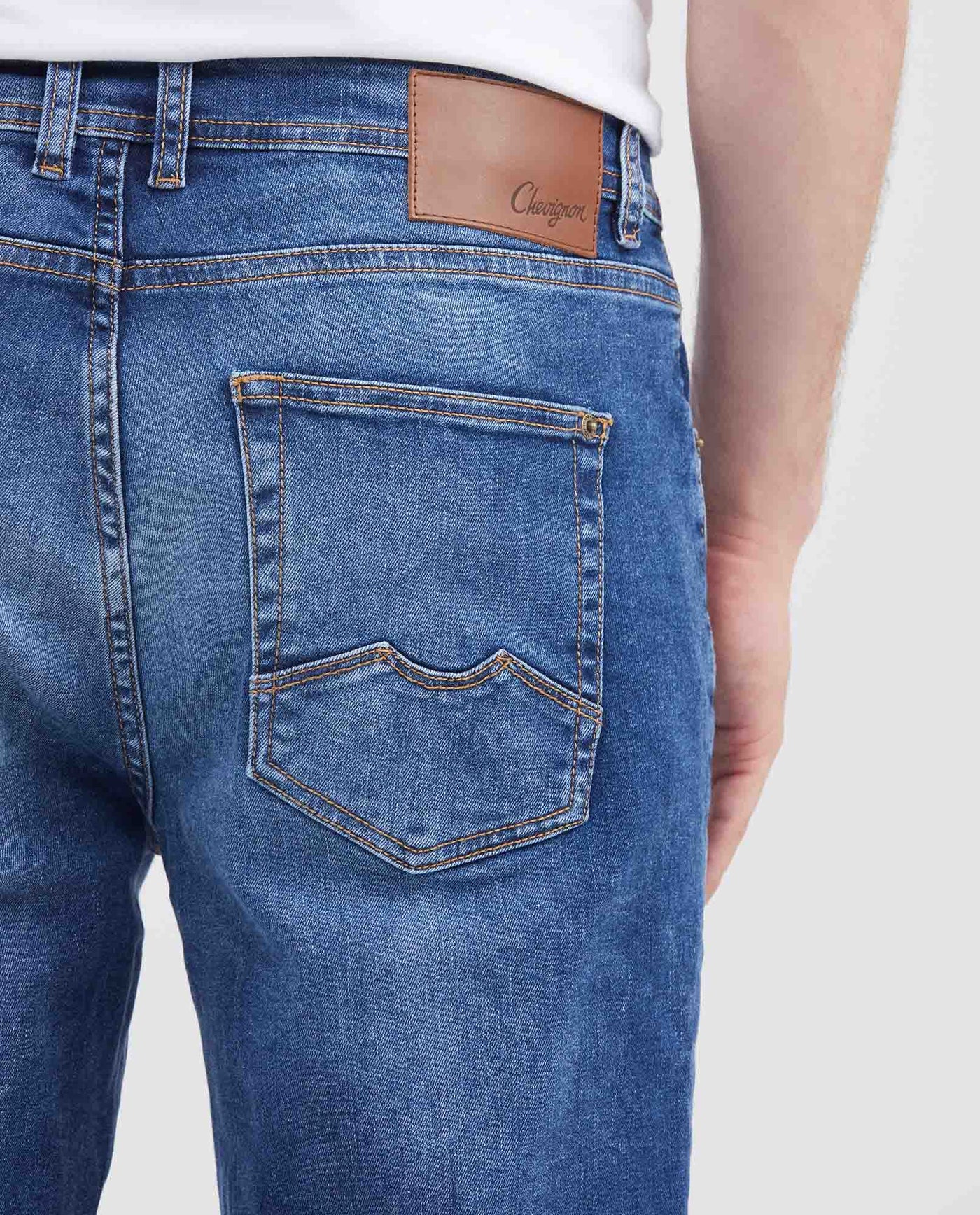 Men's Morrison Jeans Straight Bootcut Medium Wash in Cotton-Recycled Polyester Blend 63_330F002_AZU184140_6