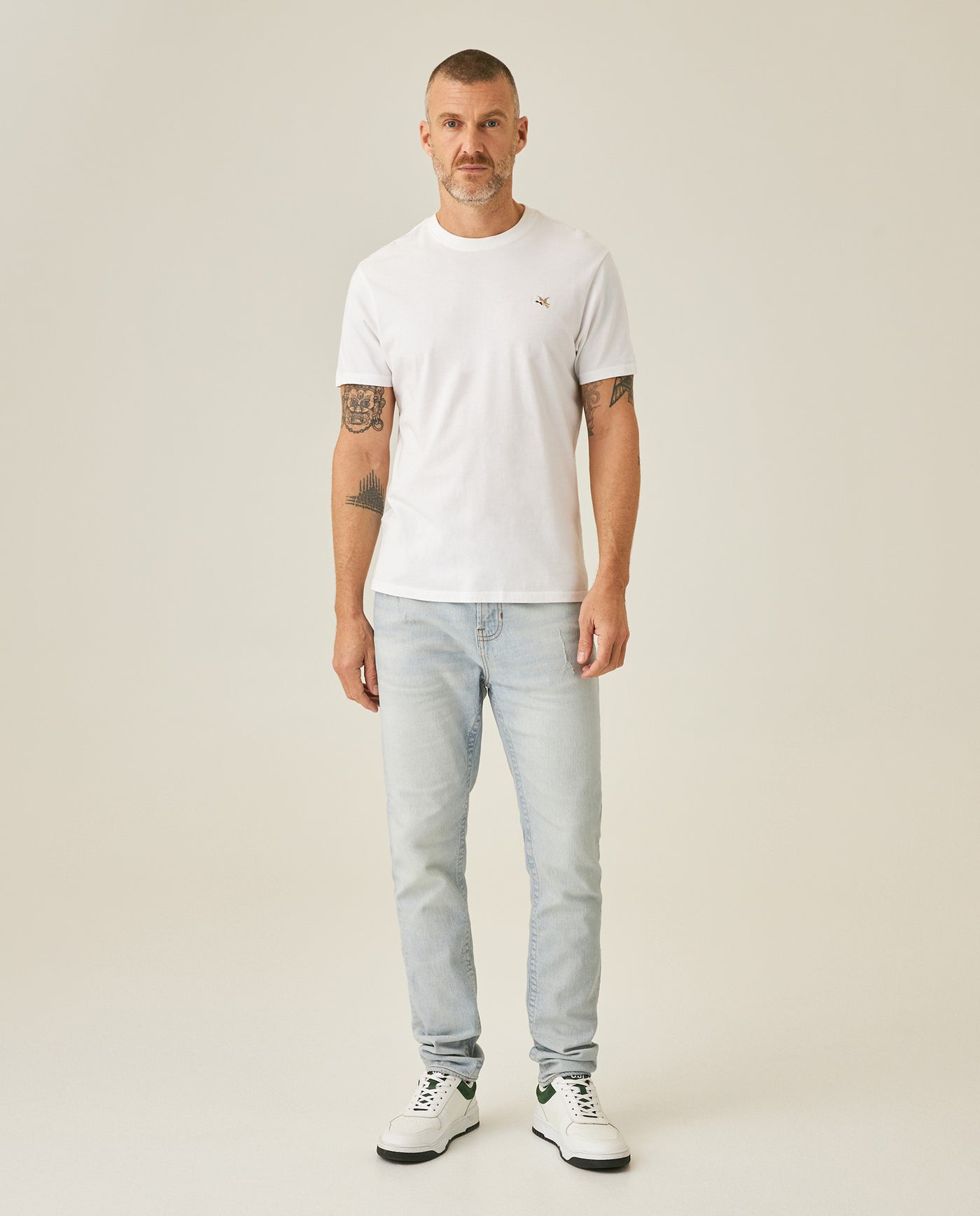 Mens Jeans Skinny Fit Mid Rise Light Wash Cotton Elastane Strategic Distressing Clean Silhouette - Blue 63_331H016_AZU154020_4
