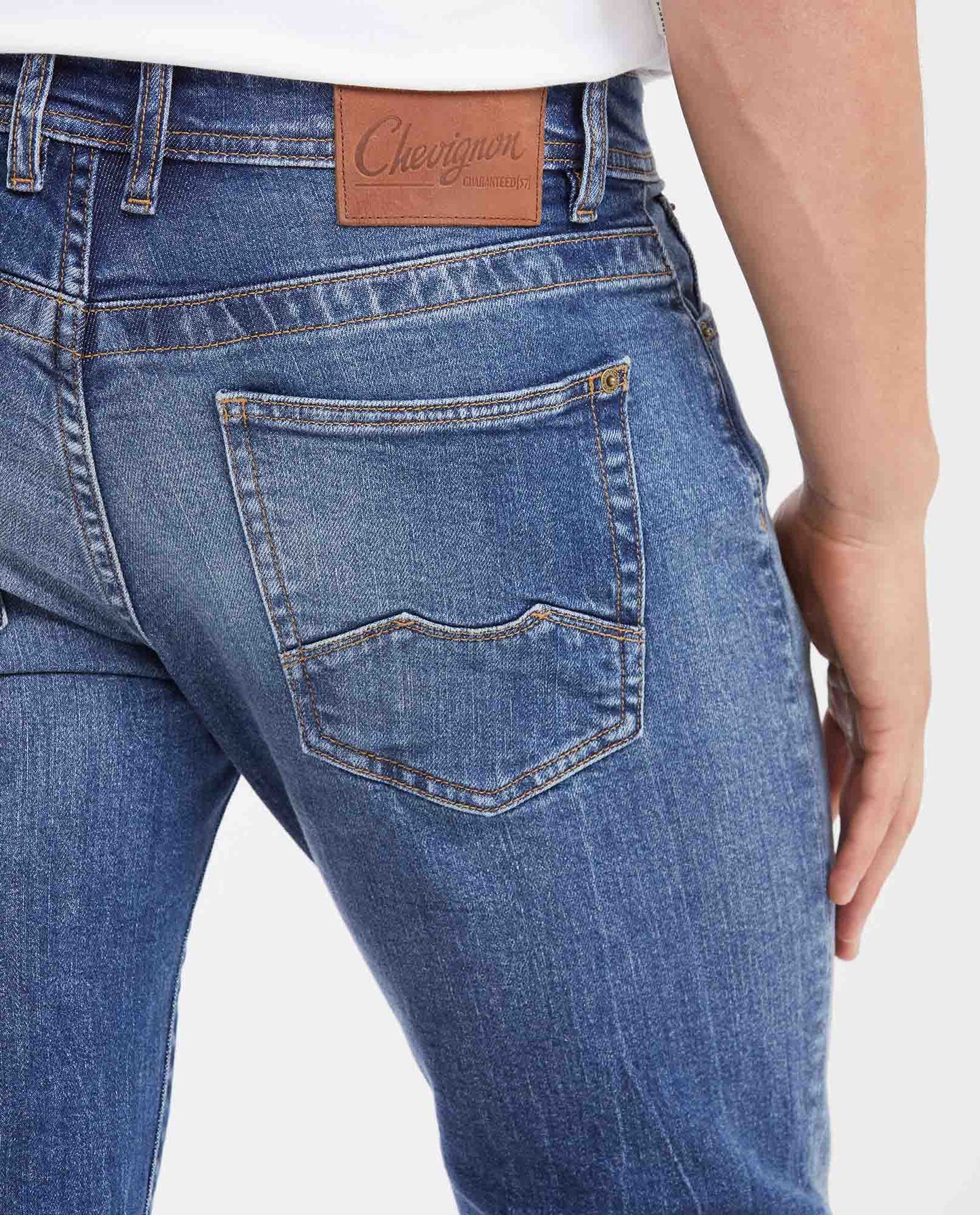 Men's Slim Fit Mid - Rise Slim Leg Vintage Washed Medium Blue Jeans - Blue - 5