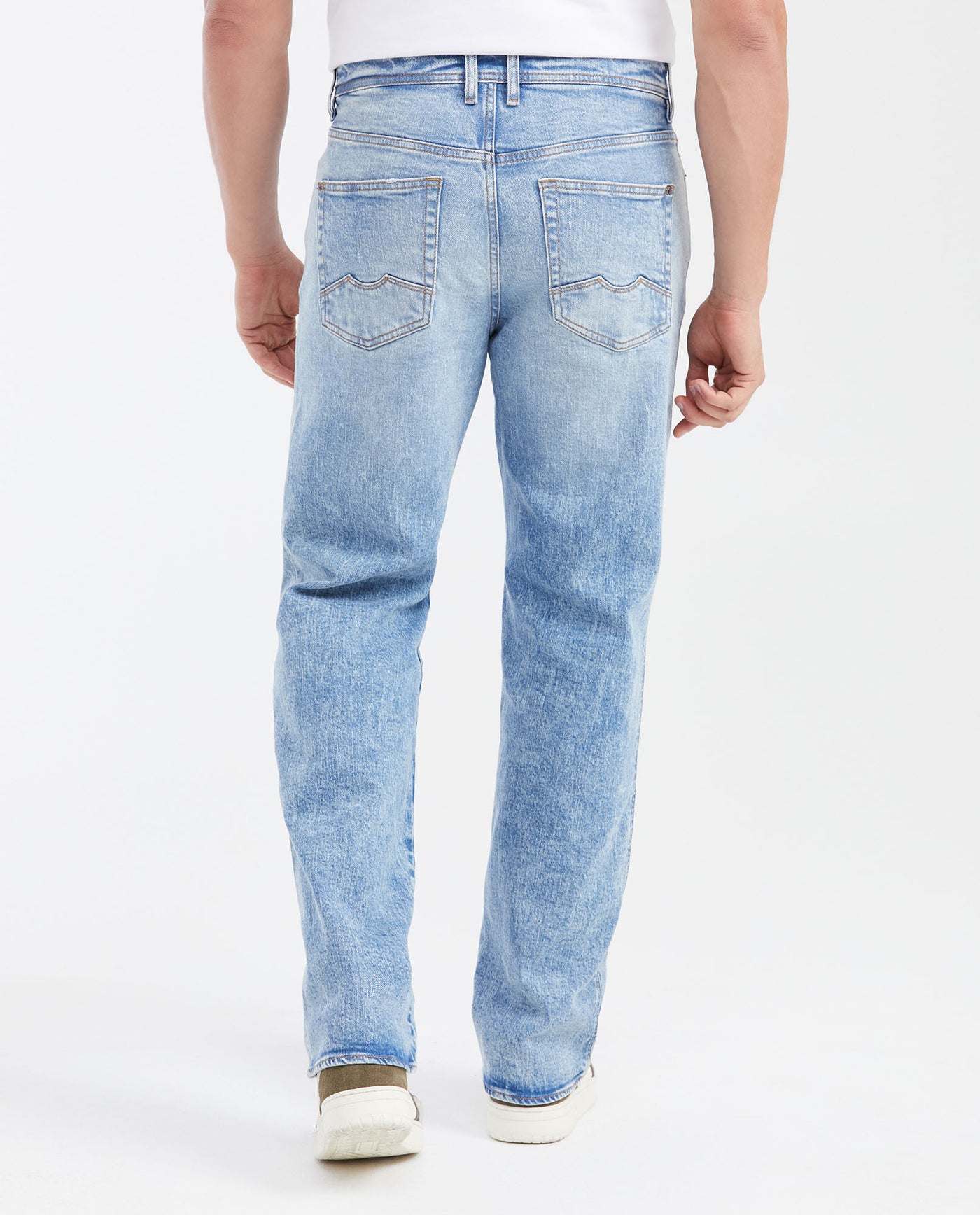 Men's Maverick Relaxed Fit Boot Cut Jeans in Light Vintage Irregular Wash Comfort - 4