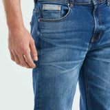 RELAXED FIT HIGH-RISE JEANS IN DARK WASH