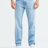 RELAXED FIT HIGH-RISE JEANS IN LIGHT WASH