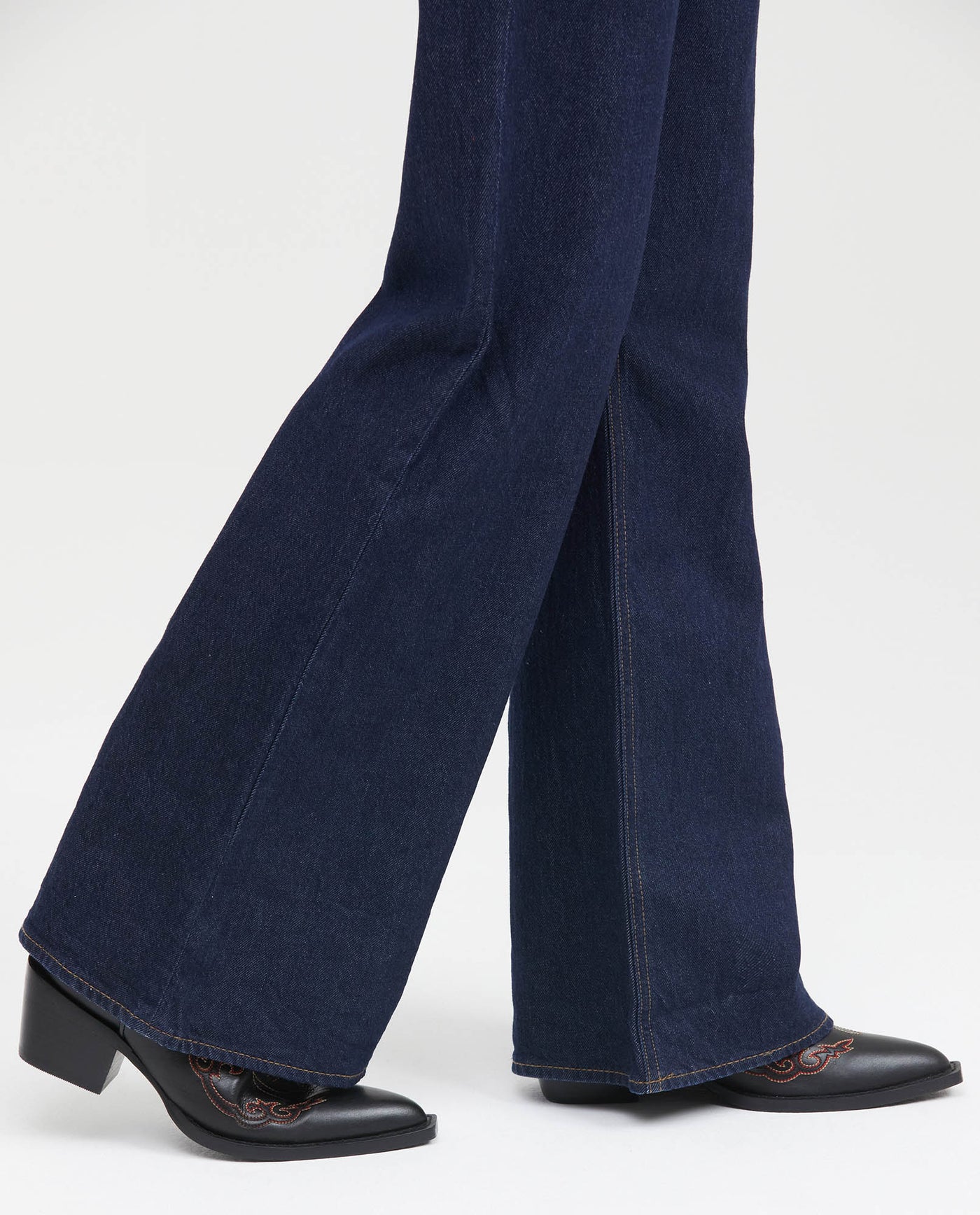 Jean High Rise Relaxed Dark Blue Bootcut for Women - Blue 431G019 - 4