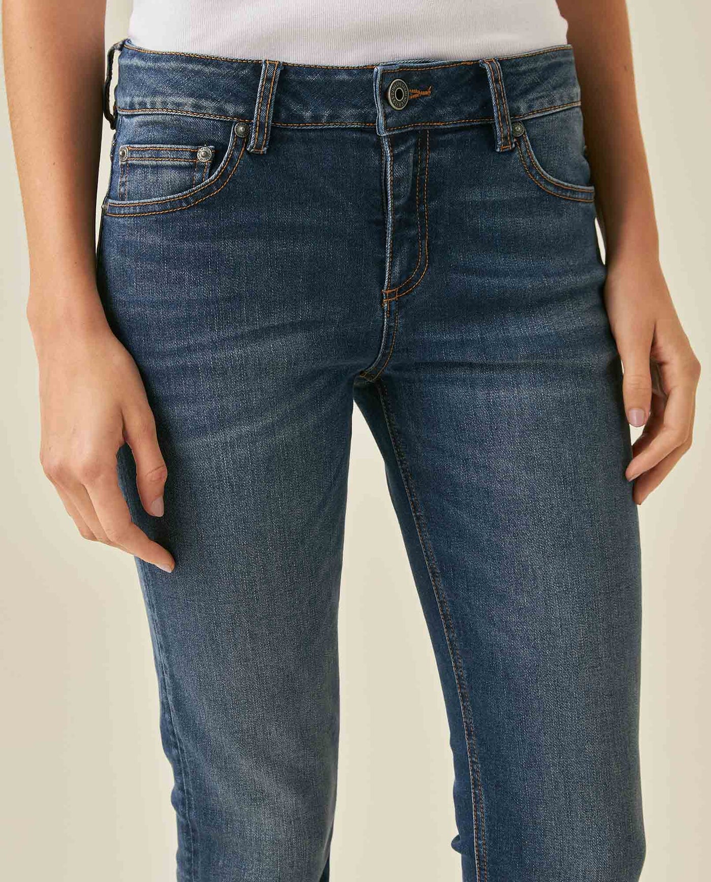 Womens Jeans Skinny Fit Low Rise Cotton Recycled Polyester Elastane Dark Wash Subtle Knee Distressing Whiskering - Blue 63_431H004_AZU194052_5