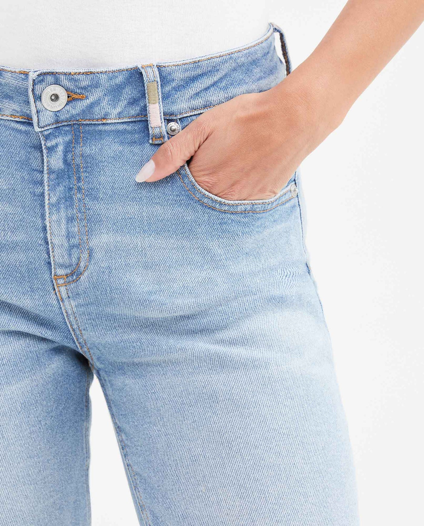 Women's Cosmo High Rise Skinny Jeans in Light Wash with Color Reserves and Recycled Fibers 432G010 - 3
