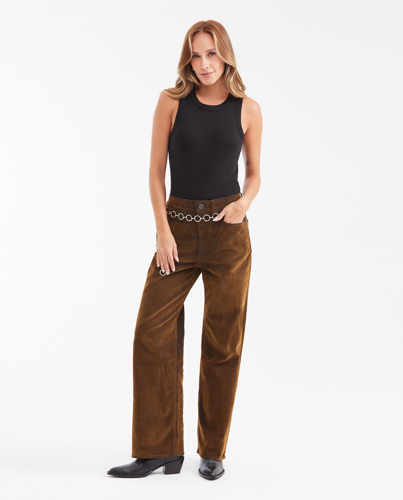 High-Rise Straight Fit Jeans with Relaxed Leg in Brown for Women - Brown 432G030 - 2