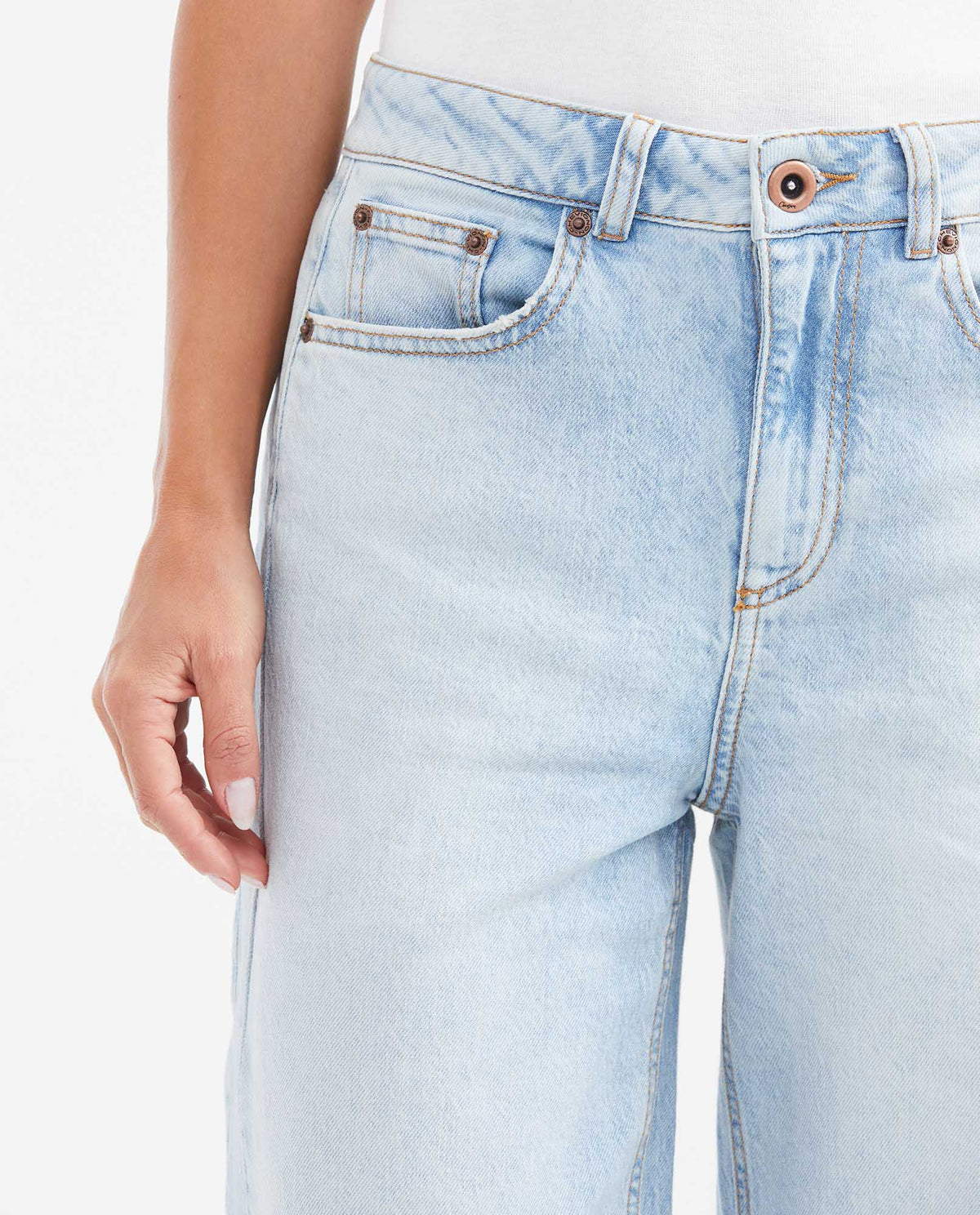 Women's Wide Leg Super High Rise Relaxed Jeans in Light Wash with Lyocell - 3