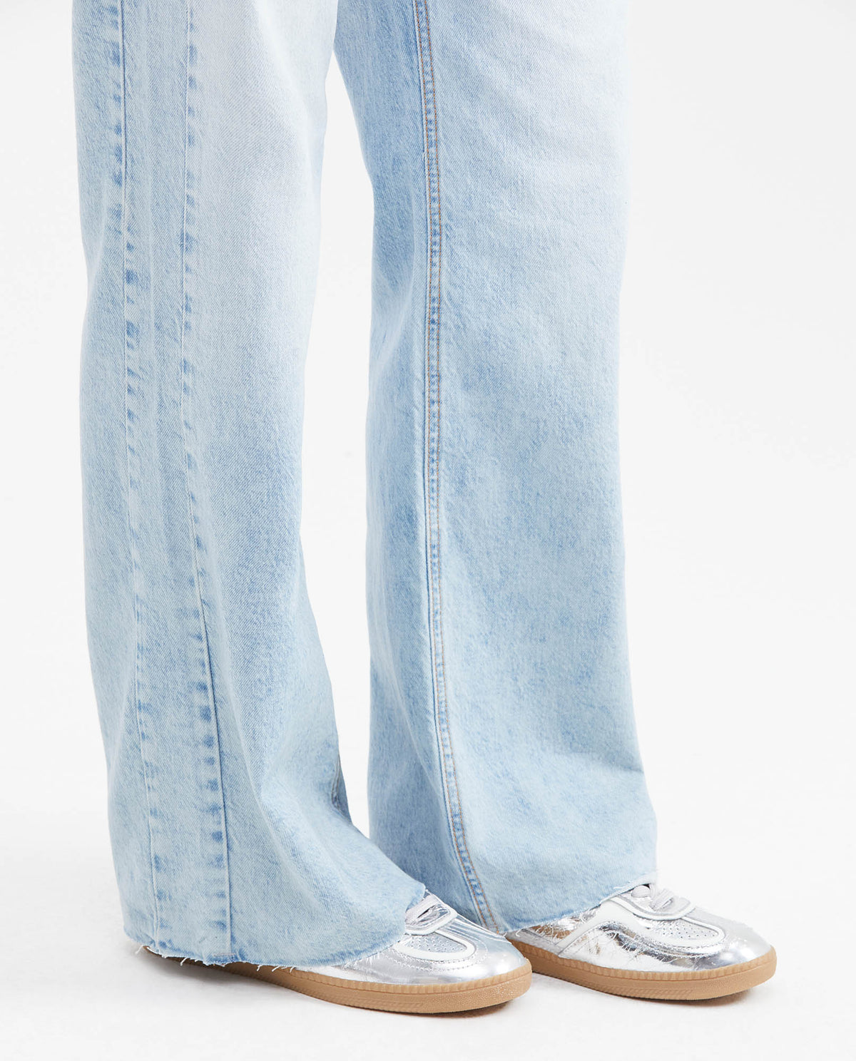 Women's Wide Leg Super High Rise Relaxed Jeans in Light Wash with Lyocell - 6