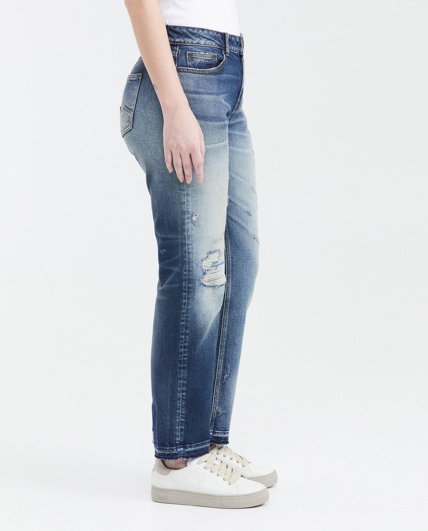 Jean Boyfit Medium Rise Boot Cut Light Blue with Rips Vintage Wash for Women - Blue 439F452 - 5