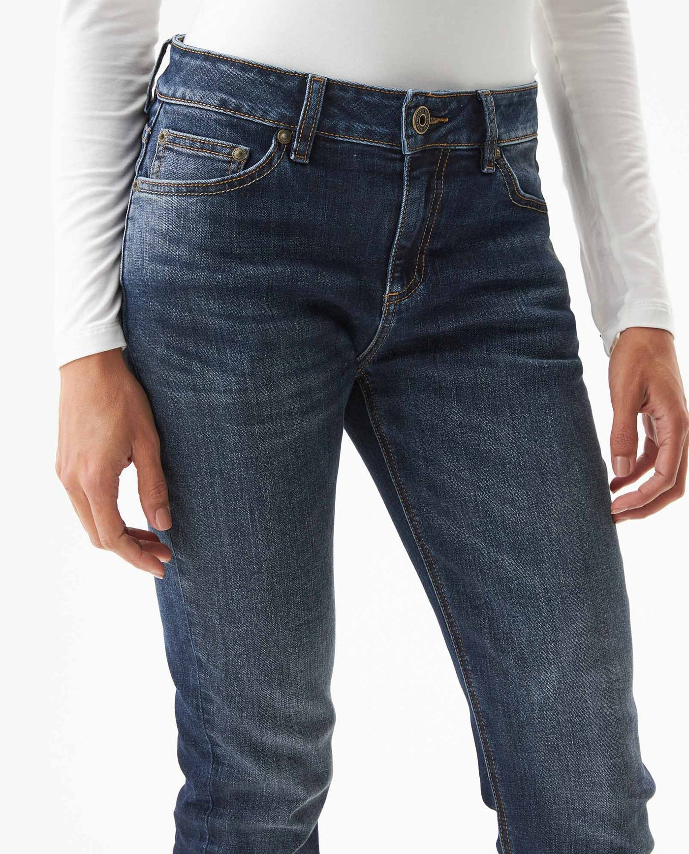 Women's Rusty Low Rise Ultra Dark Wash Jeans in Cotton-Polyester Blend, Coordinates - 4