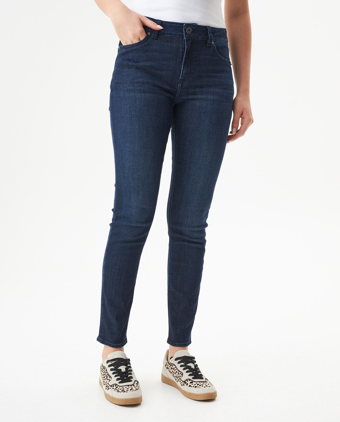 Women's Cosmo High Rise Dark Wash Jeans in Tencel-Coolmax Blend Berth 63_439G018_AZU194052_3