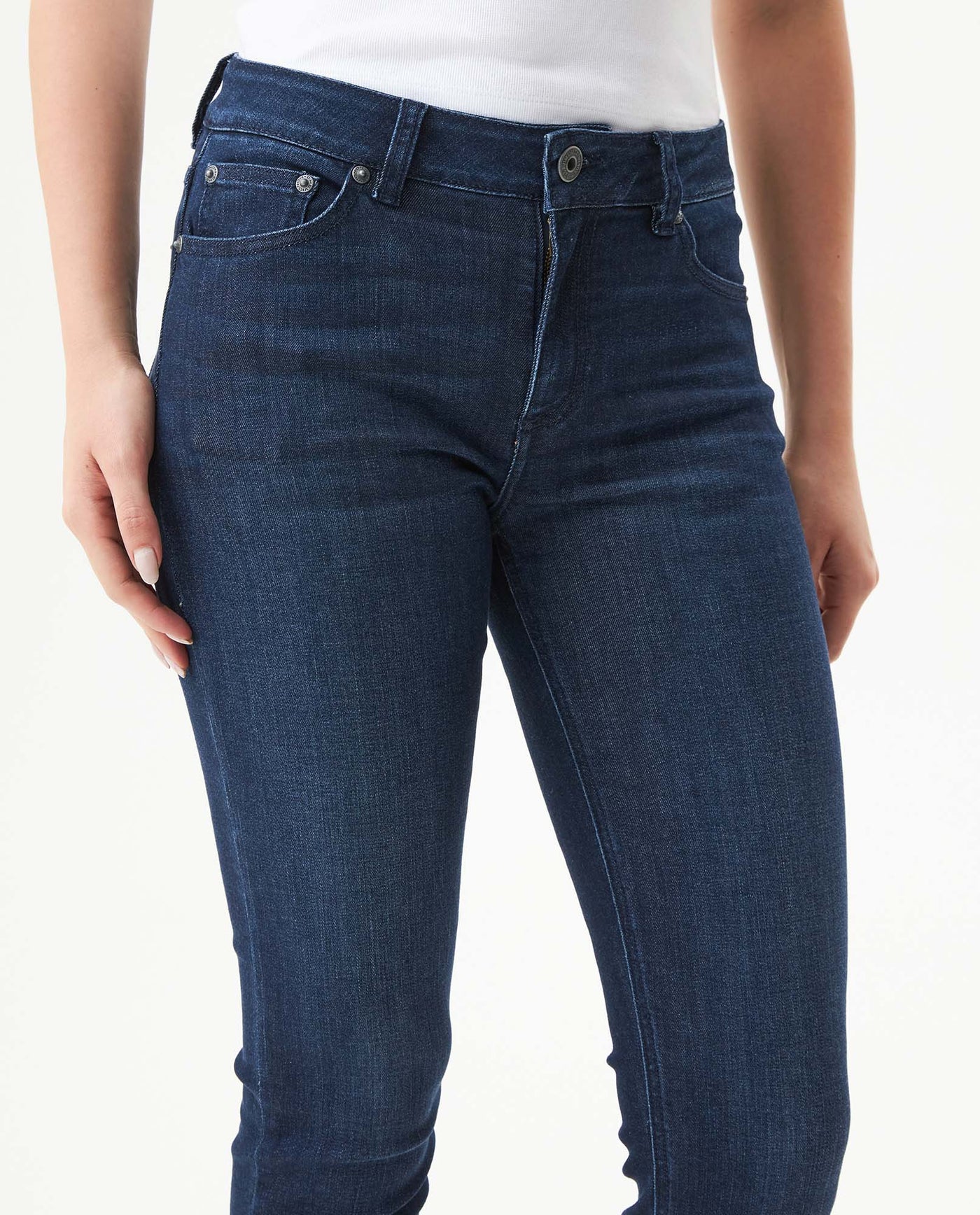 Women's Cosmo High Rise Dark Wash Jeans in Tencel-Coolmax Blend Berth 63_439G018_AZU194052_5