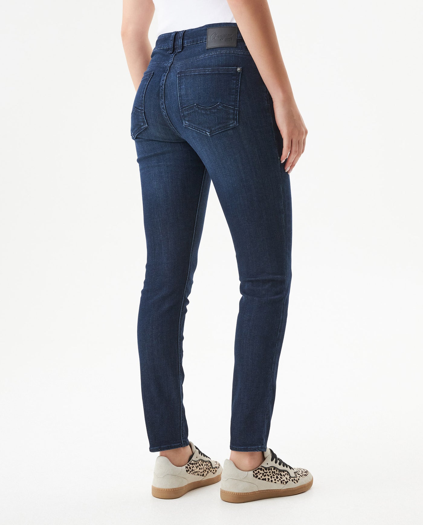 Women's Cosmo High Rise Dark Wash Jeans in Tencel-Coolmax Blend Berth 63_439G018_AZU194052_6