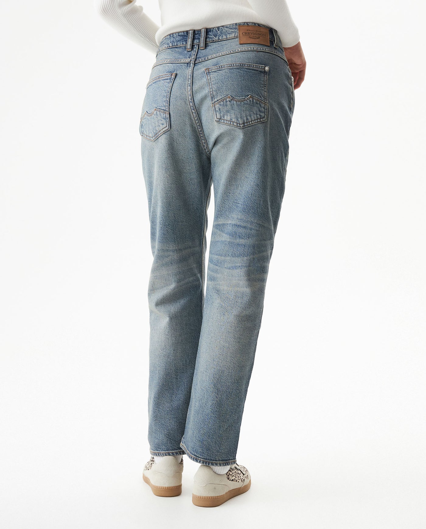 Women's Boy Fit Medium Rise Light Wash Jeans in Cotton-Tencel Blend, Nautical 439G028 - 5
