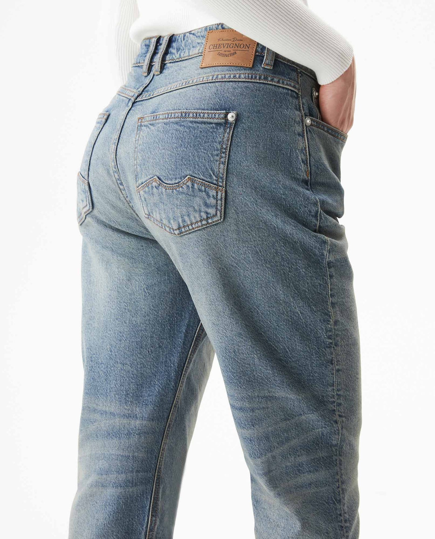 Women's Boy Fit Medium Rise Light Wash Jeans in Cotton-Tencel Blend, Nautical 439G028 - 6