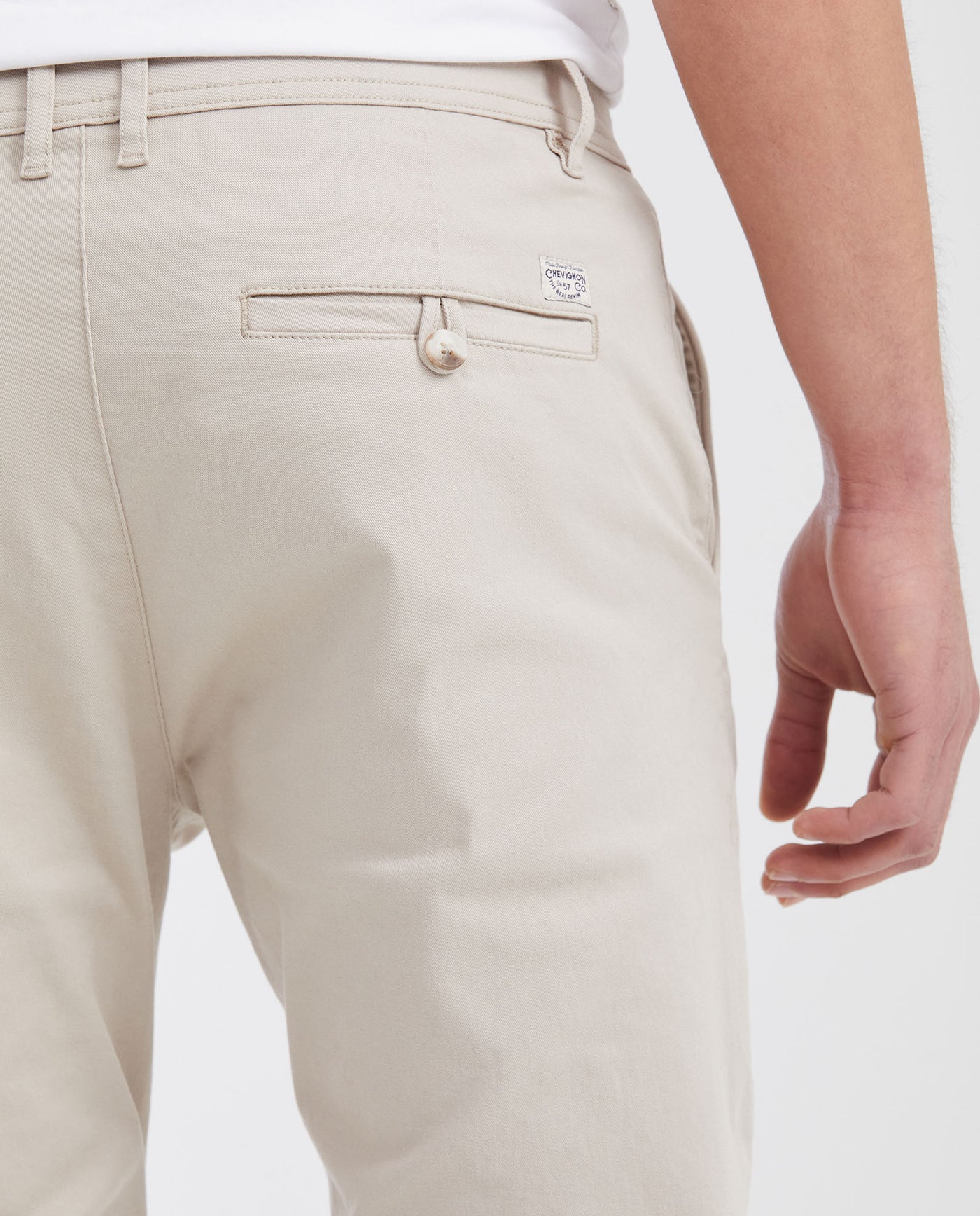 Pantalón Tipo Chino Regular Fit Boot Cut para Hombre - Beige 63_632G000_BEI156307_6