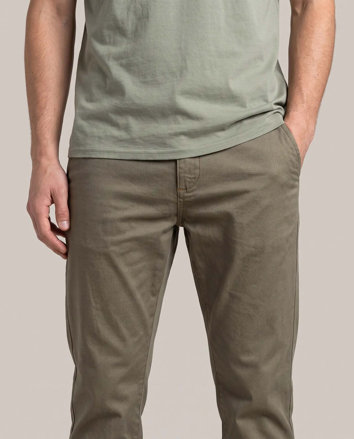 Men´s Tapered Chino Pants - Green 63_635H103_VER190622_3