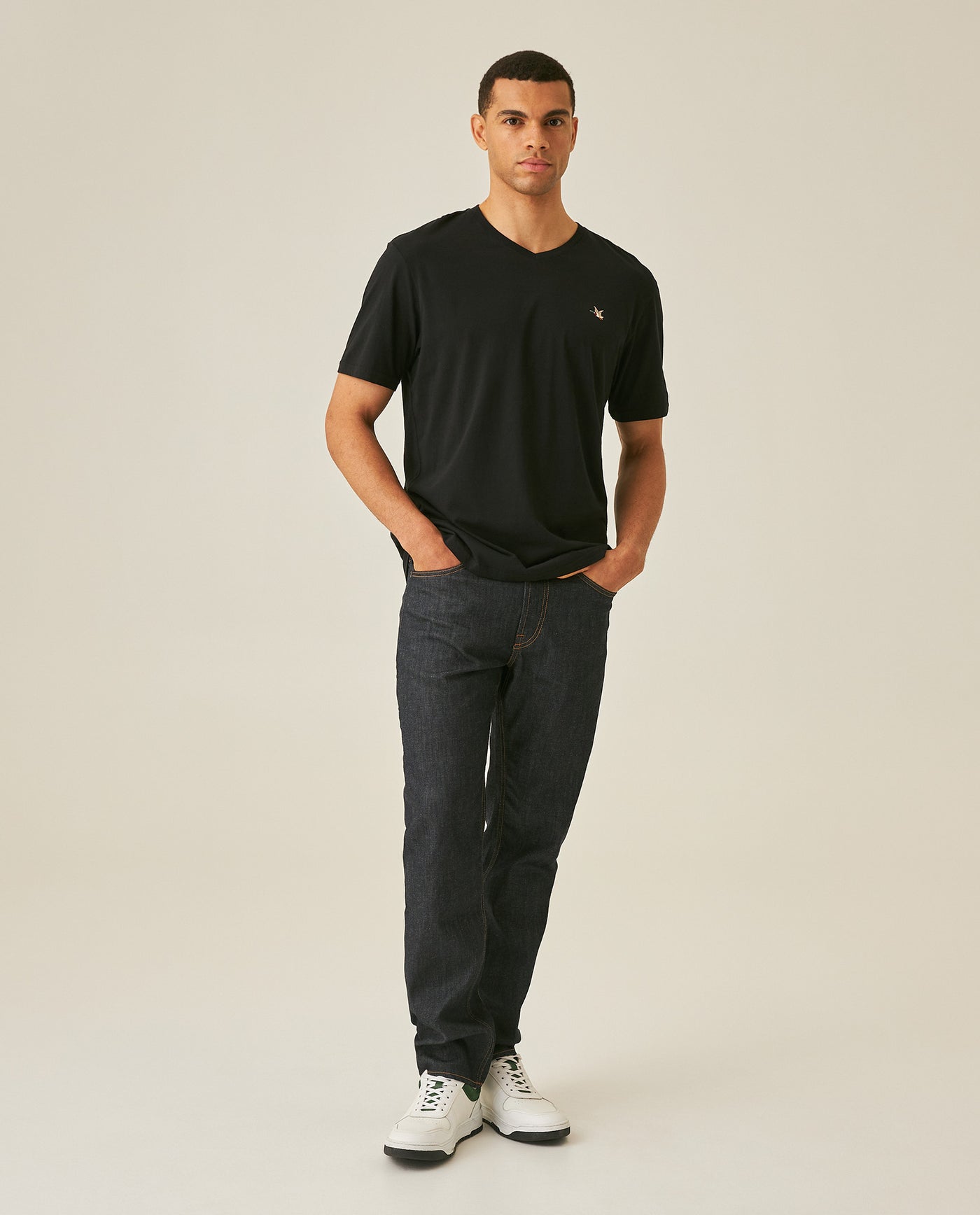 Mens T-Shirt Slim Fit Short Sleeve V-Neck Cotton Vibrant Embroidered Duck Heart Point - Black 63_641H000_NEG194007_4