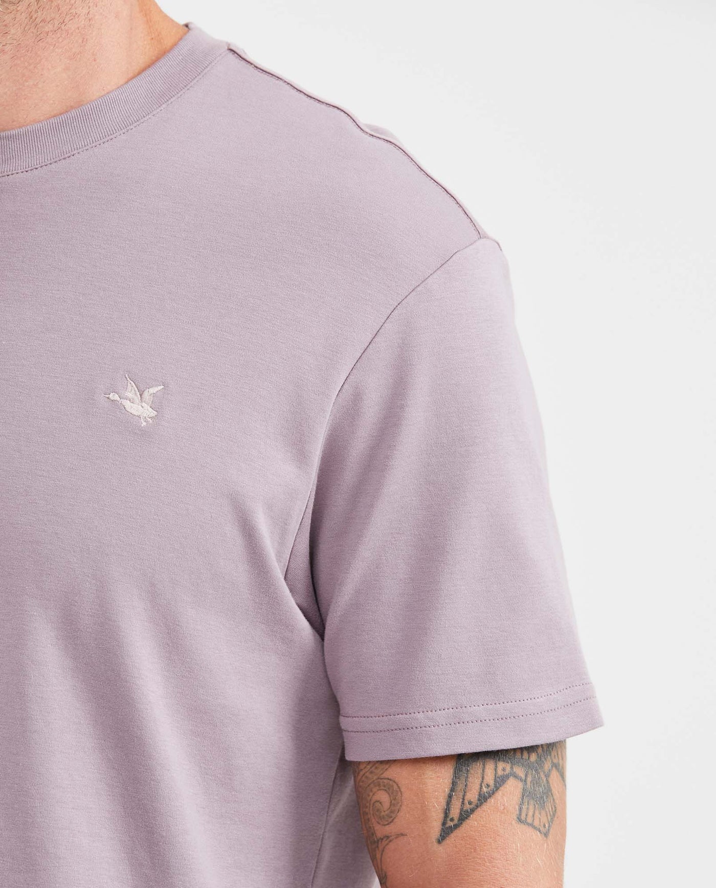 Camiseta Básica Slim Fit Cuello Redondo en Algodón Doble Punto para Hombre - Purple 63_642G040_MOR161606_4