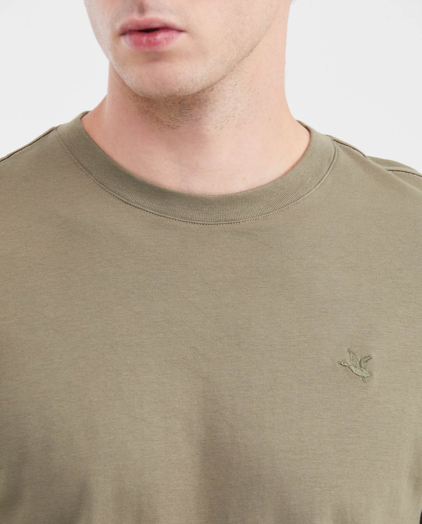 Camiseta Básica Slim Fit Cuello Redondo en Algodón Doble Punto para Hombre - Green 63_642G040_VER180521_4