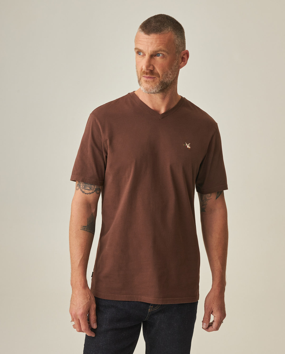 Men´s Slim V-Neck T-shirt - Brown 63_642H000_CAF190916_0