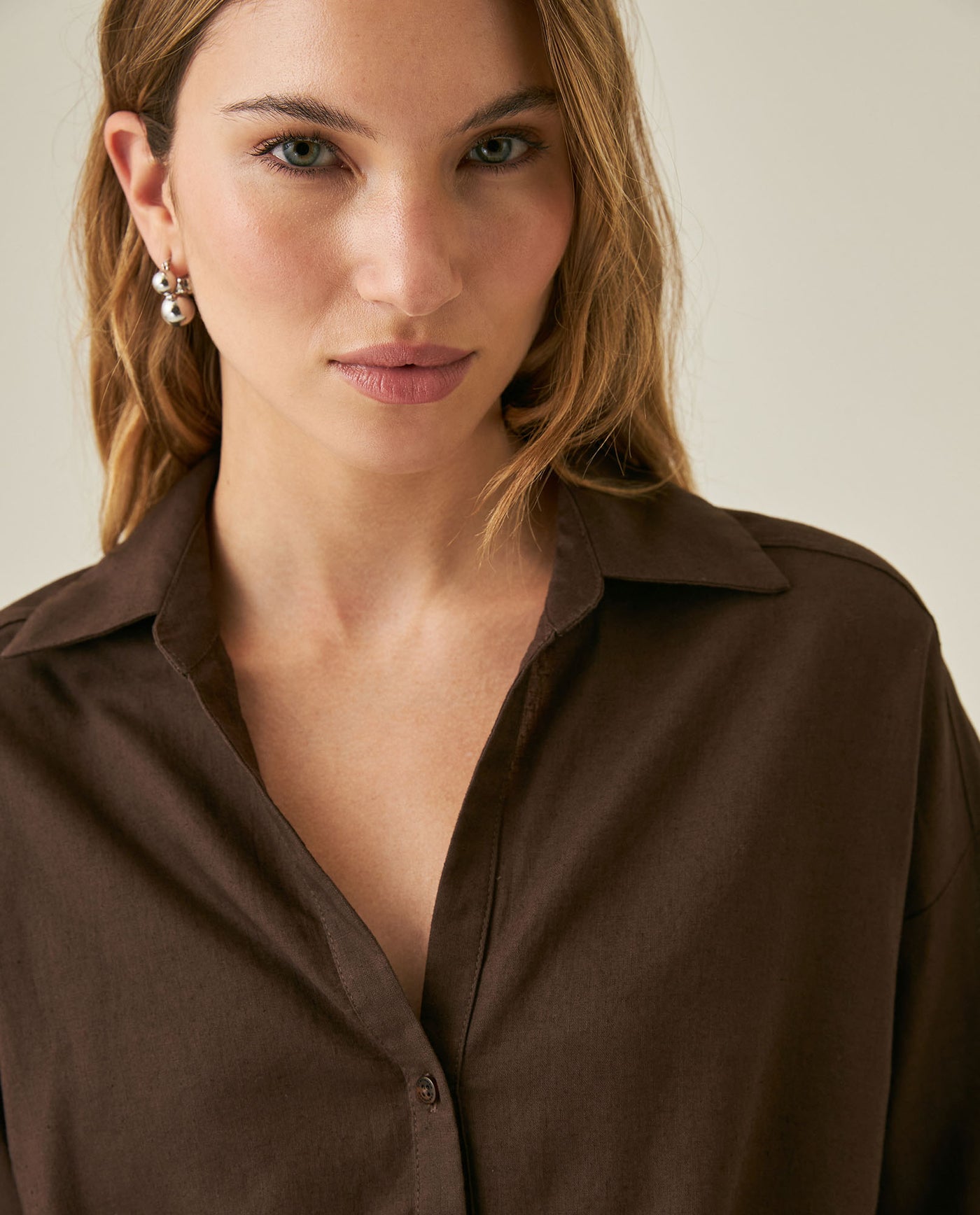 Womens Shirt Linen Straight Silhouette Linen–Cotton Blend V-Neckline Dropped Shoulder - Brown 63_711H001_CAF191016_5