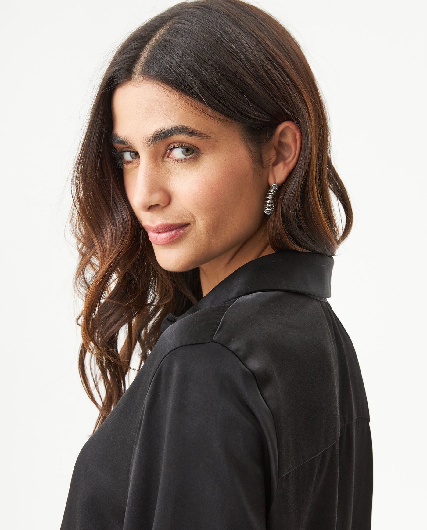 Women's Satin Effect Wide V-Neck Blouse in Viscose-Polyester Blend Gala 63_719G016_NEG194007_7