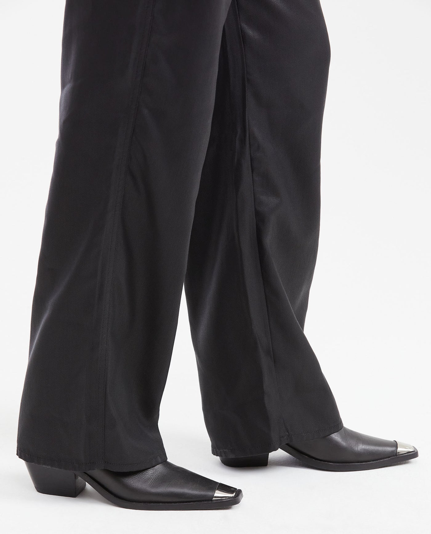 Women's High-Waisted Wide Leg Cargo Pants with Resin Effect in Tencel 63_732G003_NEG194004_5