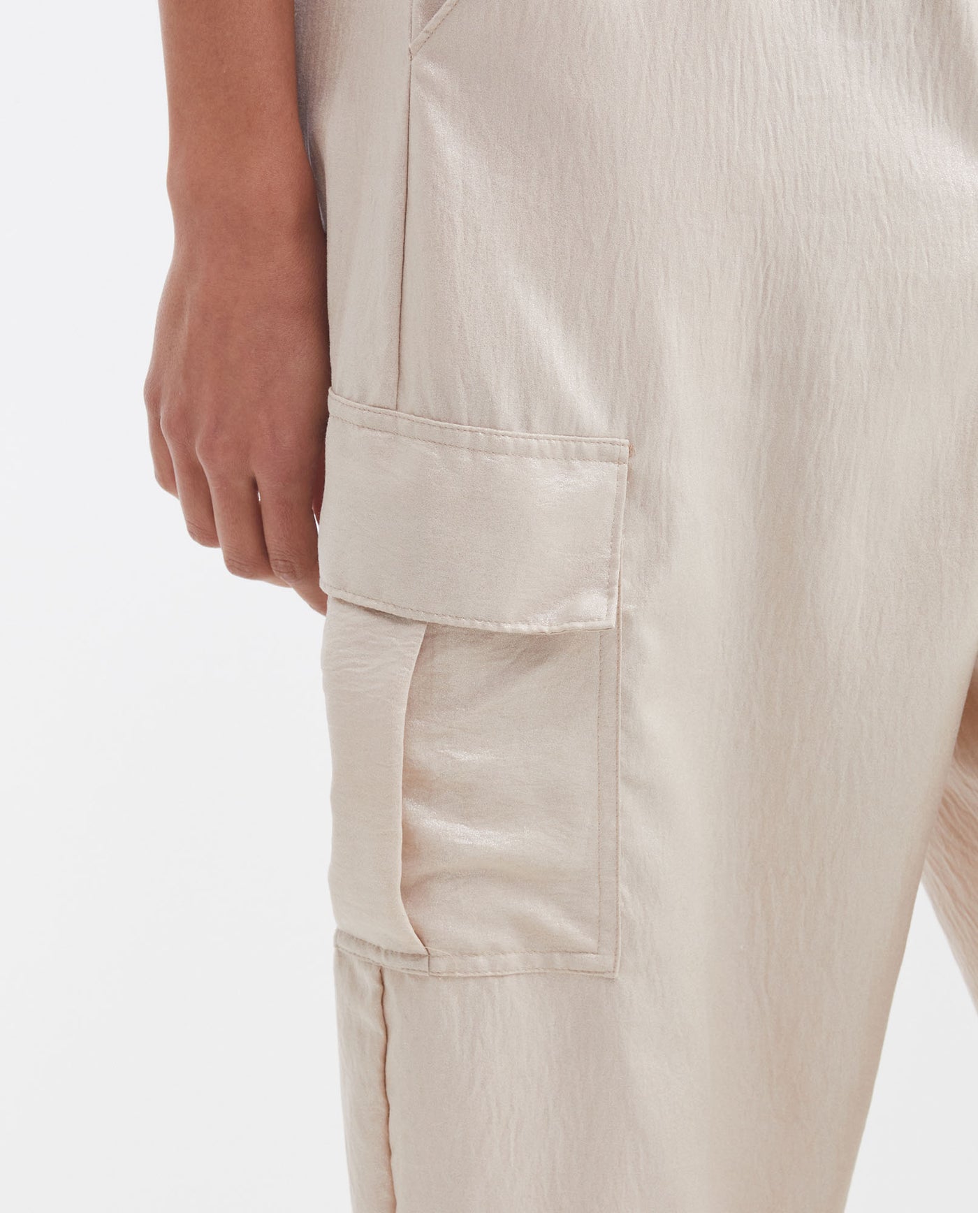 Women's High-Waisted Jogger Pants with Functional Cargo Pockets in Polyester 63_732G006_CRU130907_4
