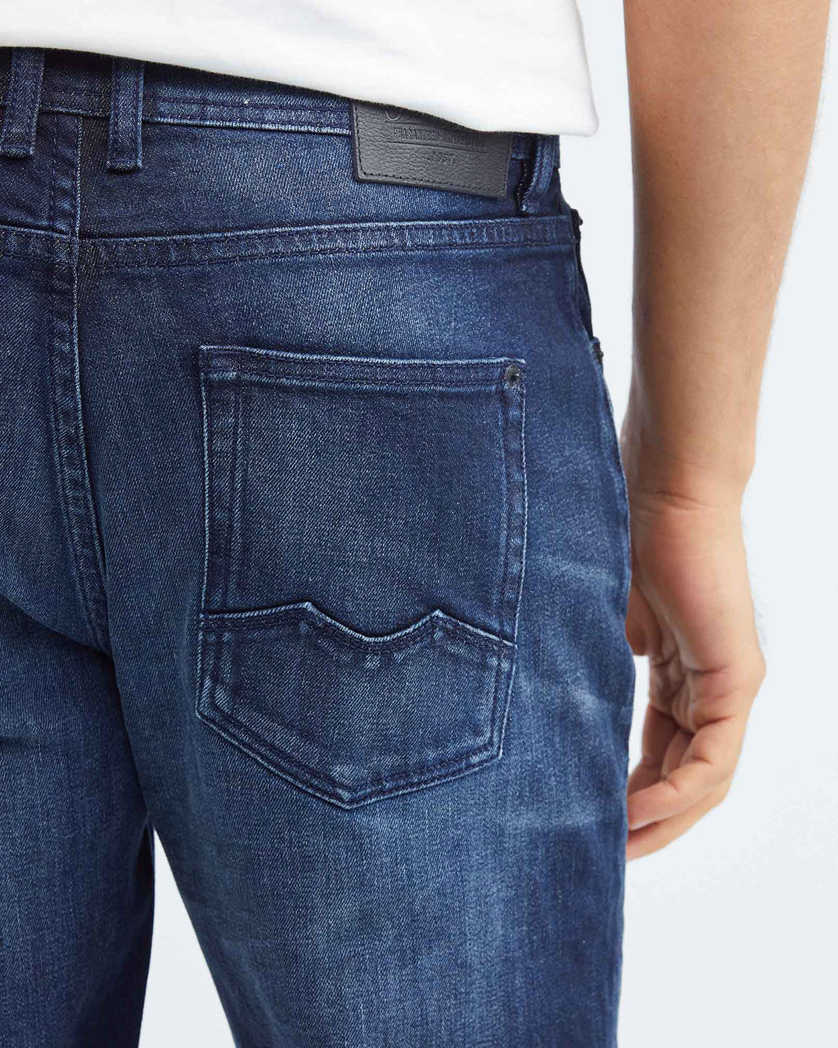 STRAIGHT FIT MID-RISE JEANS IN DARK WASH ST019