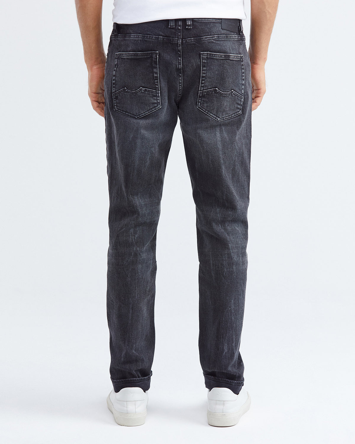 STRAIGHT FIT MID-RISE JEANS IN BLACK ST012