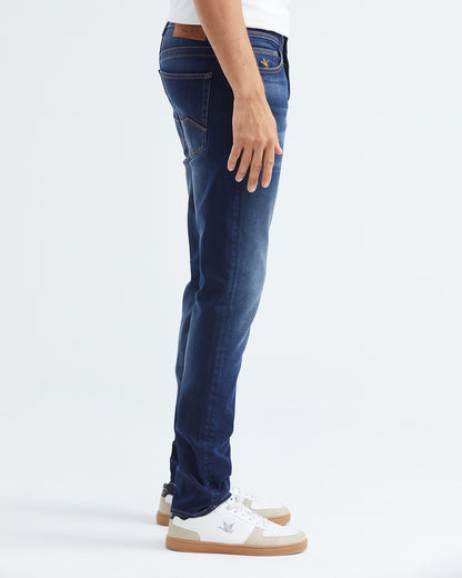 JEANS SLIM FIT DE TIRO MEDIO EN LAVADO OSCURO