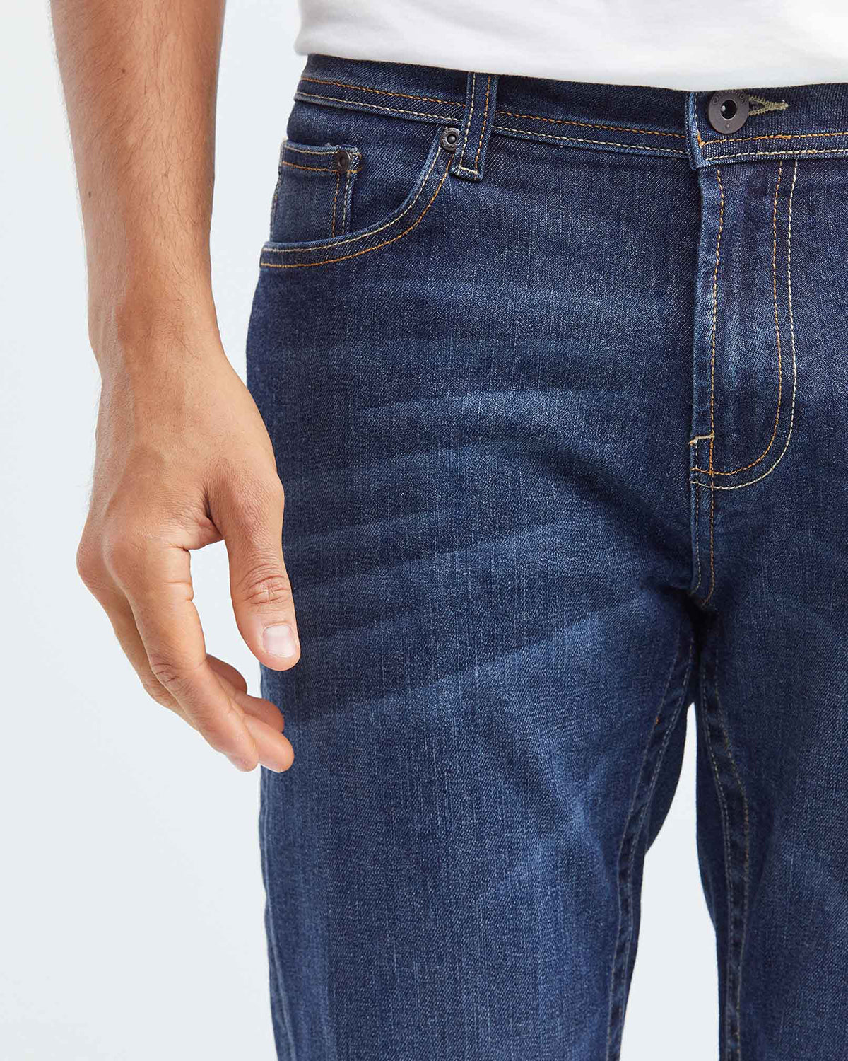 JEANS SLIM FIT DE TIRO MEDIO EN LAVADO OSCURO
