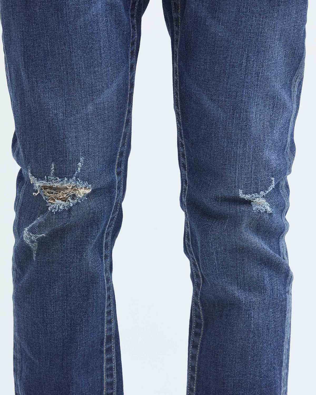 JEANS SLIM FIT DE TIRO MEDIO EN LAVADO OSCURO