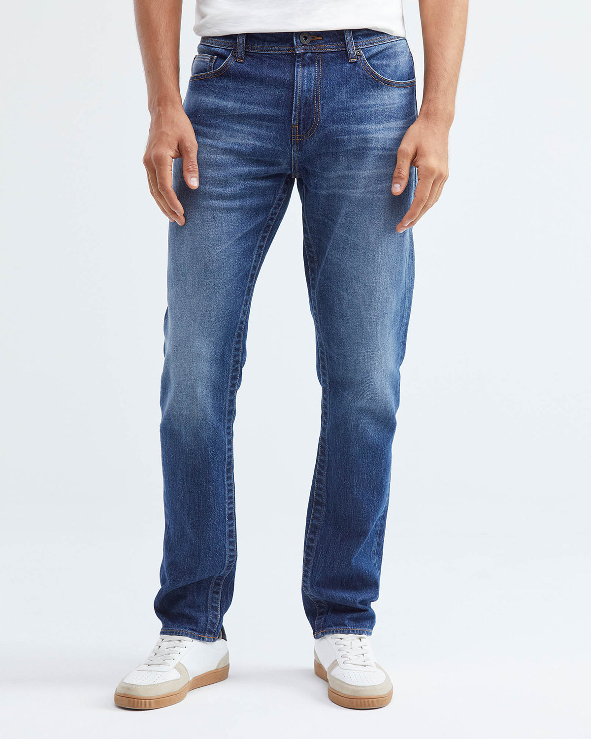 SLIM FIT MID-RISE JEANS IN MEDIUM WASH SL005