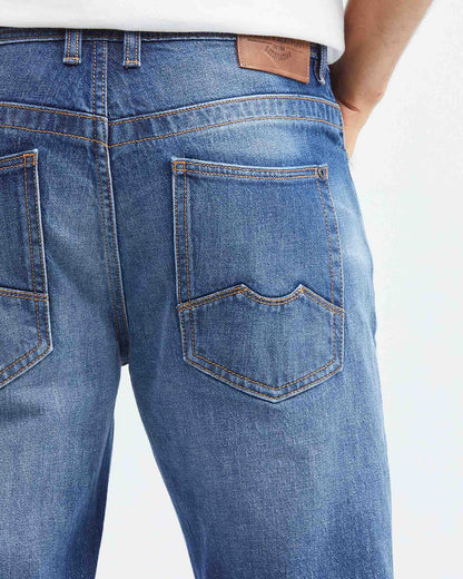 SLIM FIT MID-RISE JEANS IN MEDIUM WASH SL005