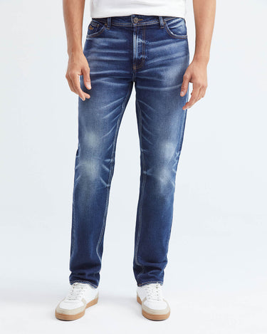 STRAIGHT FIT MID-RISE JEANS IN DARK WASH