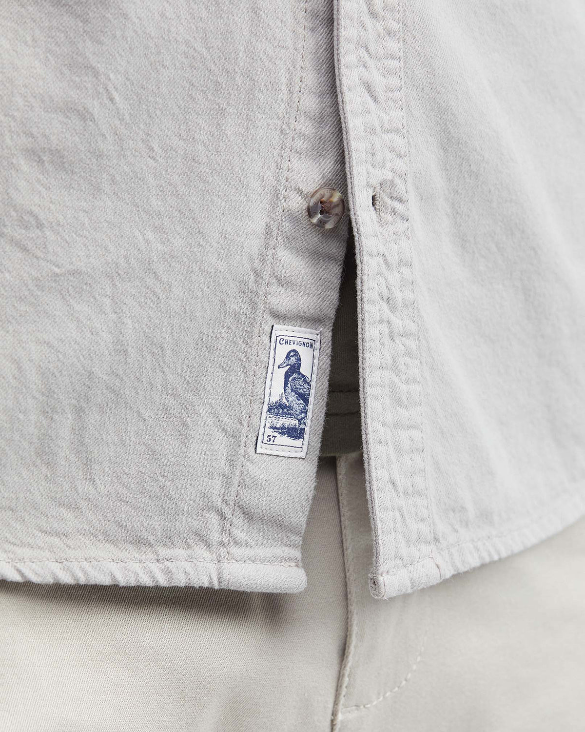 CLASSIC FIT UTILITY POCKET SHIRT IN GRAY