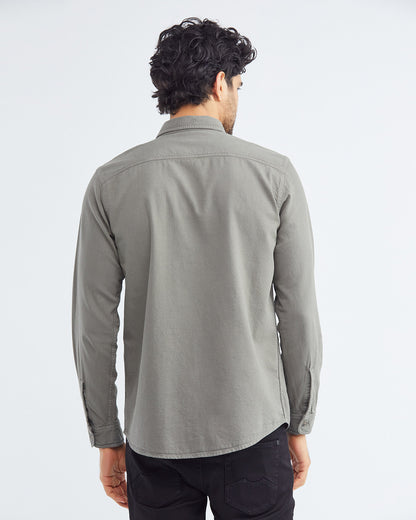 CAMISA CLÁSICA CON BOLSILLO UTILITY EN VERDE