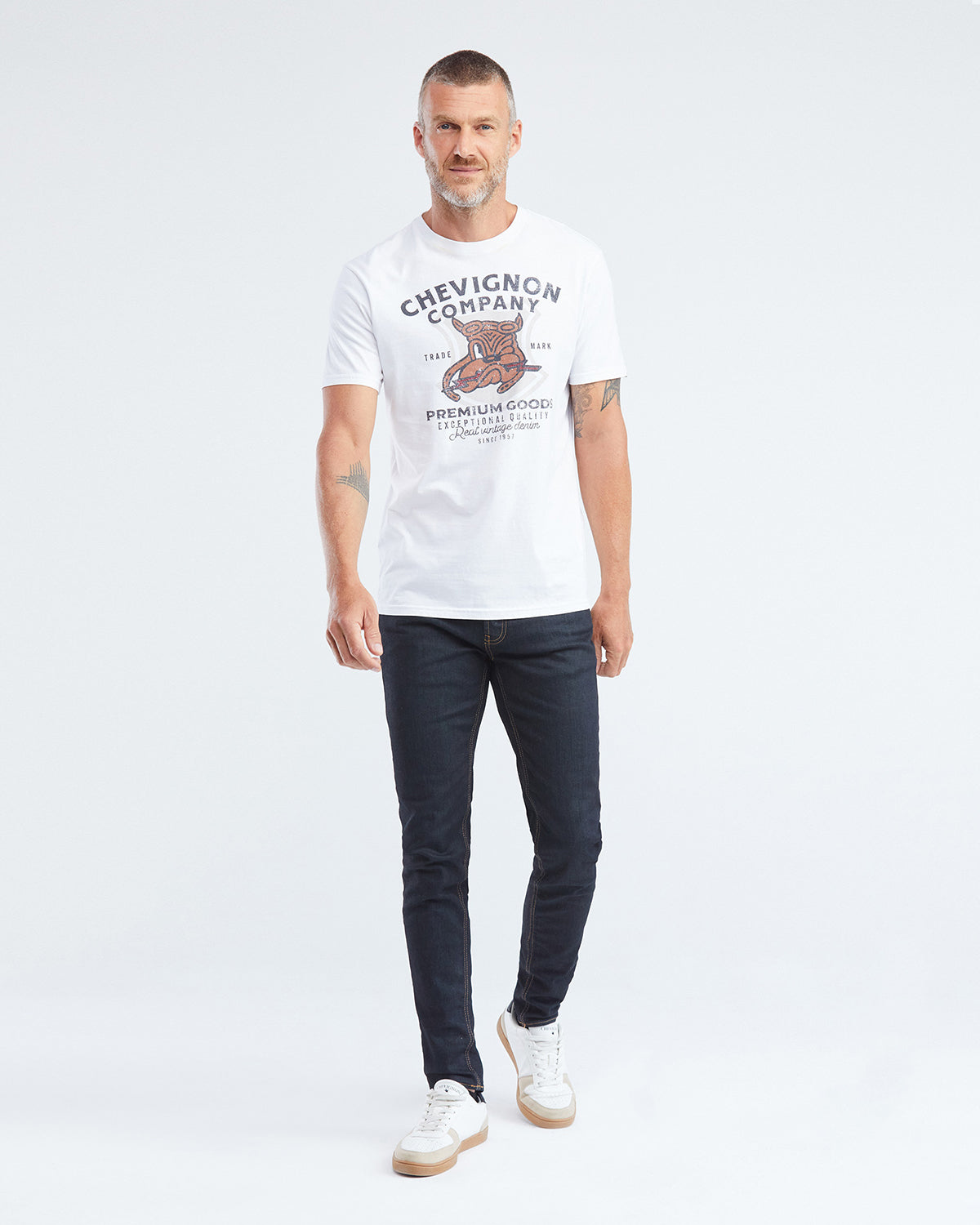 SLIM GRAPHIC DOG T-SHIRT