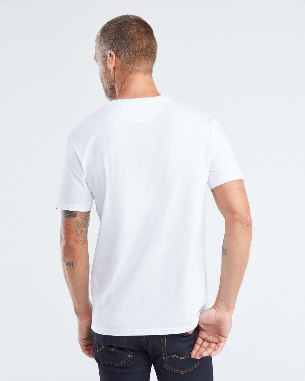 SLIM GRAPHIC DOG T-SHIRT