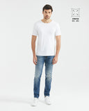 STRAIGHT FIT MID-RISE JEANS IN MEDIUM WASH ST034