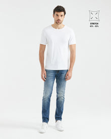JEAN COUPE DROITE TAILLE MI-HAUTE EN LAVAGE MOYEN