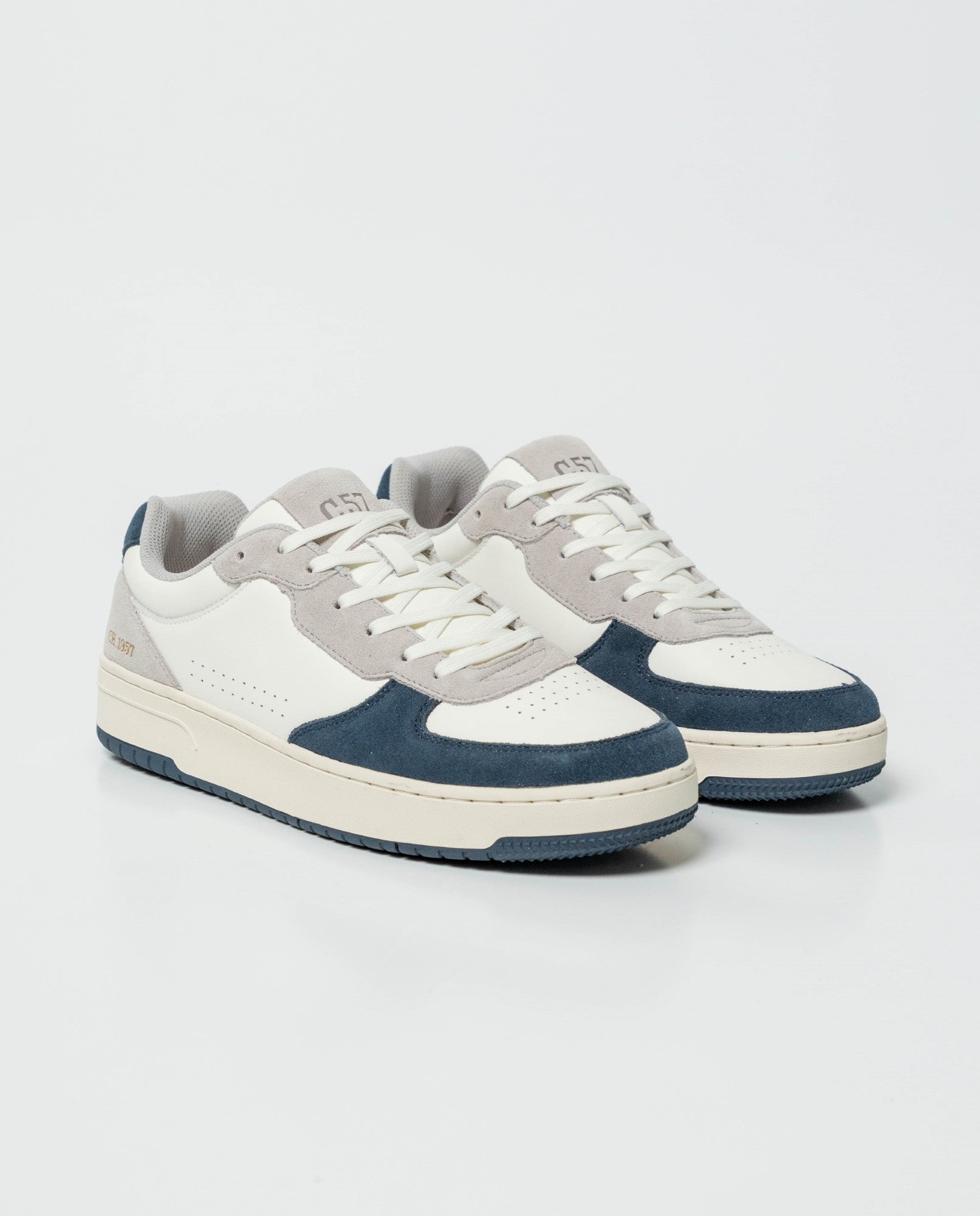 Men's Low-Top Basketball Style Sneakers with Contrast Textures 062G008 - 2