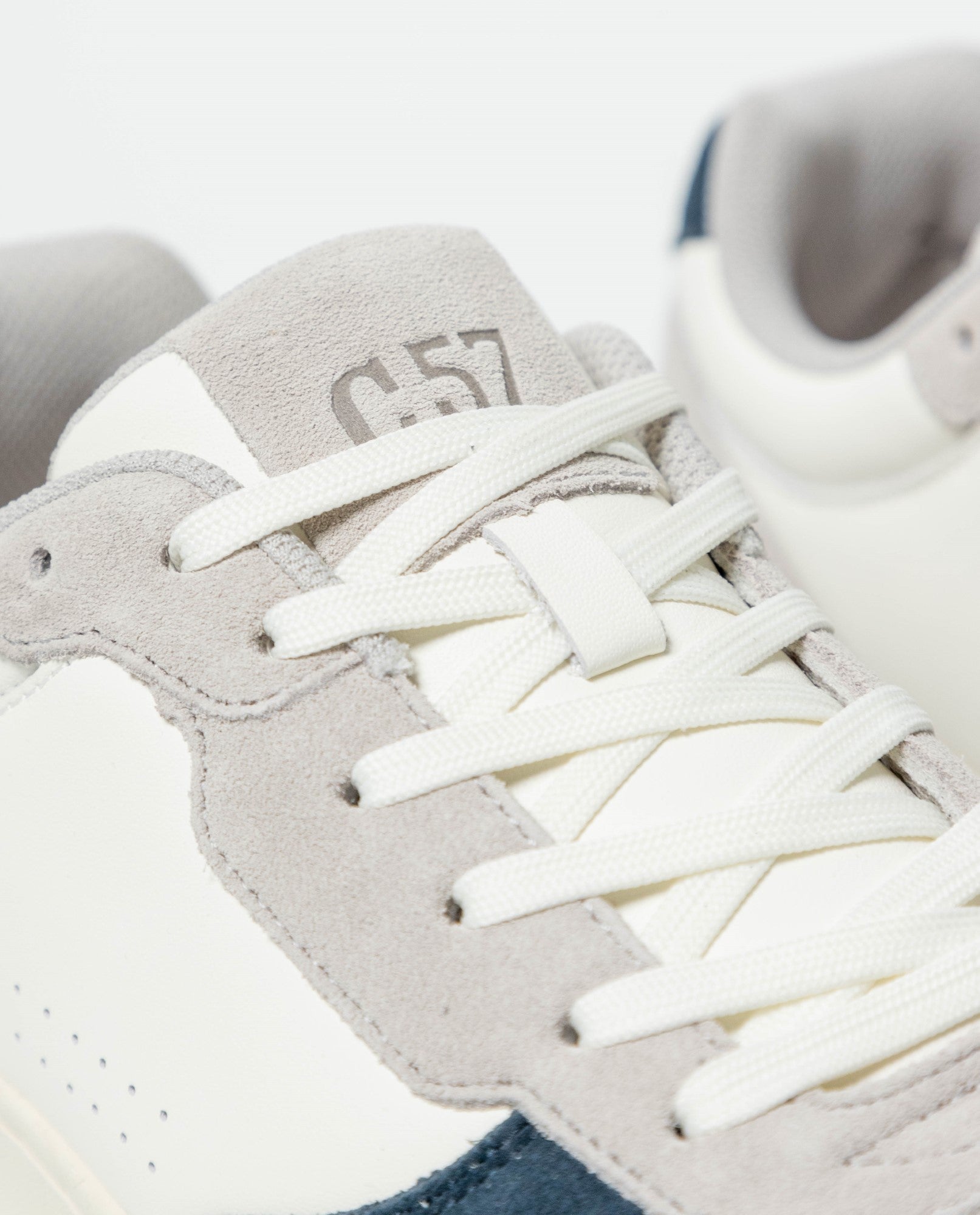 Men's Low-Top Basketball Style Sneakers with Contrast Textures 062G008 - 4