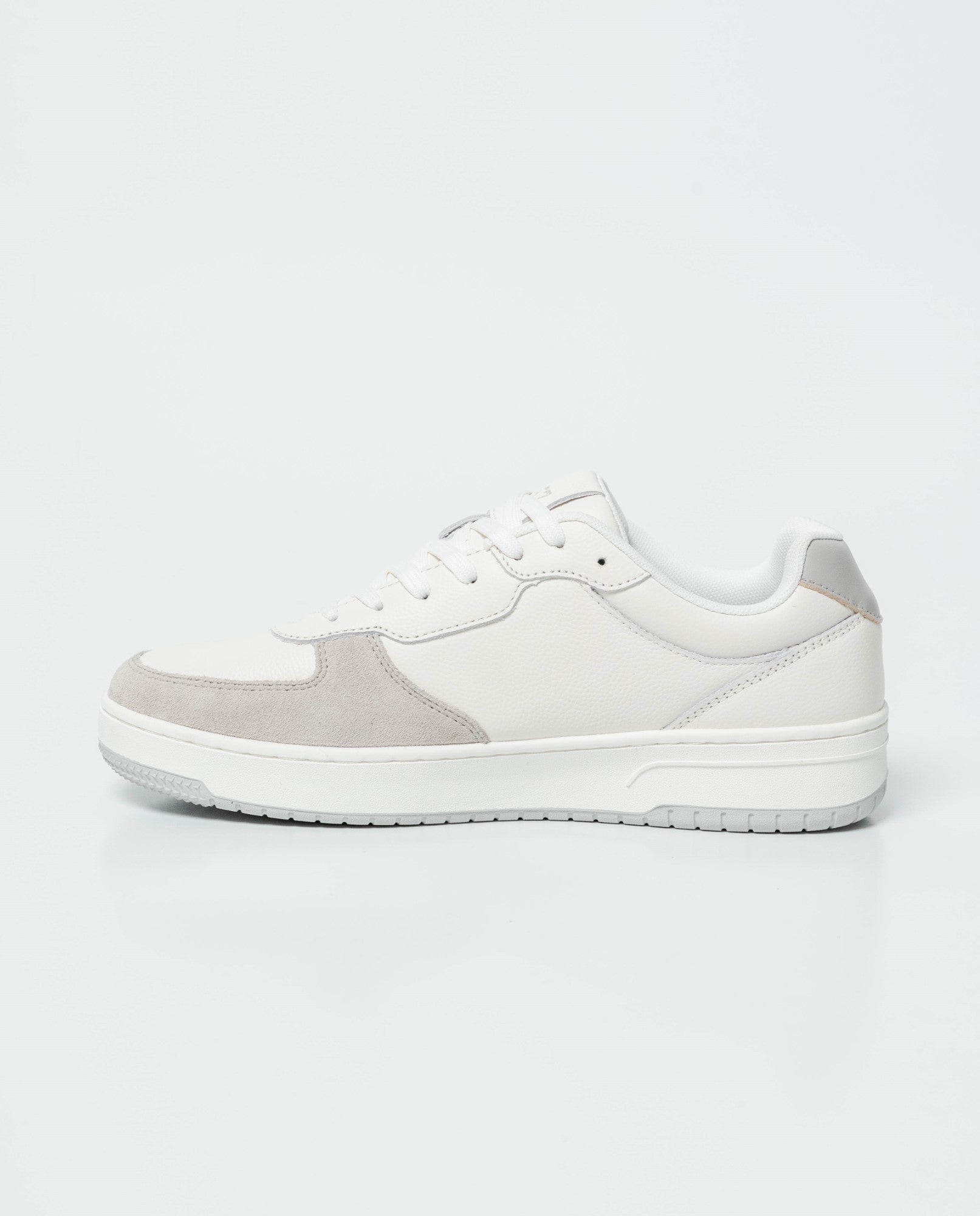 Men's Low-Top Basketball Style Sneakers with Monochromatic Tonal Design 63_062G009_BLA110601_4